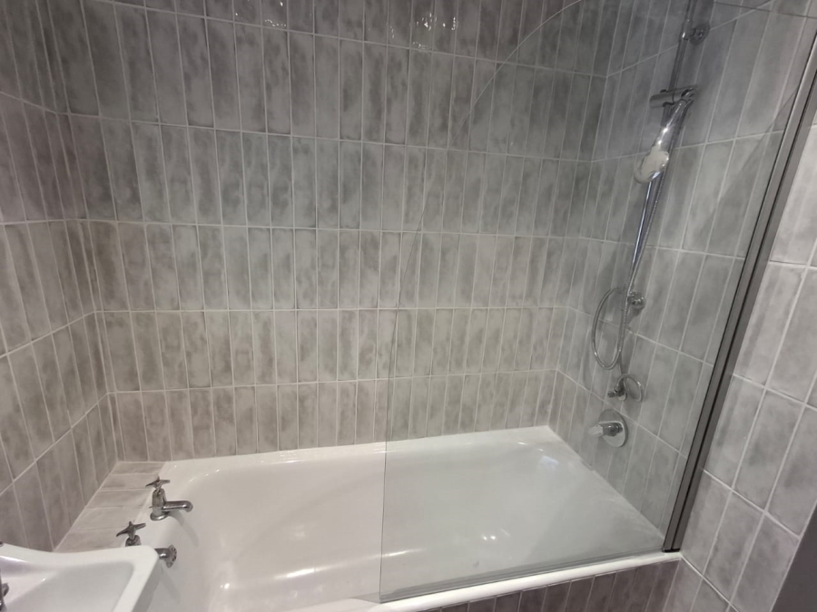 To Let 1 Bedroom Property for Rent in Sea Point Western Cape
